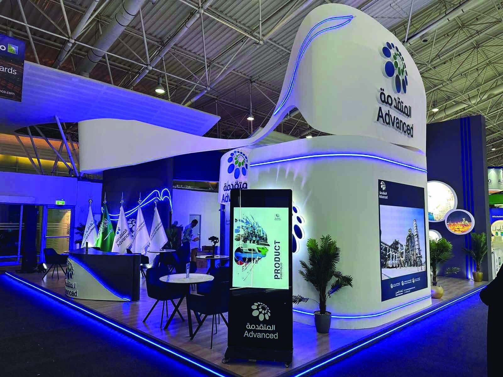 The curved Advanced exhibition stand built for Saudi German Health, lit in blue