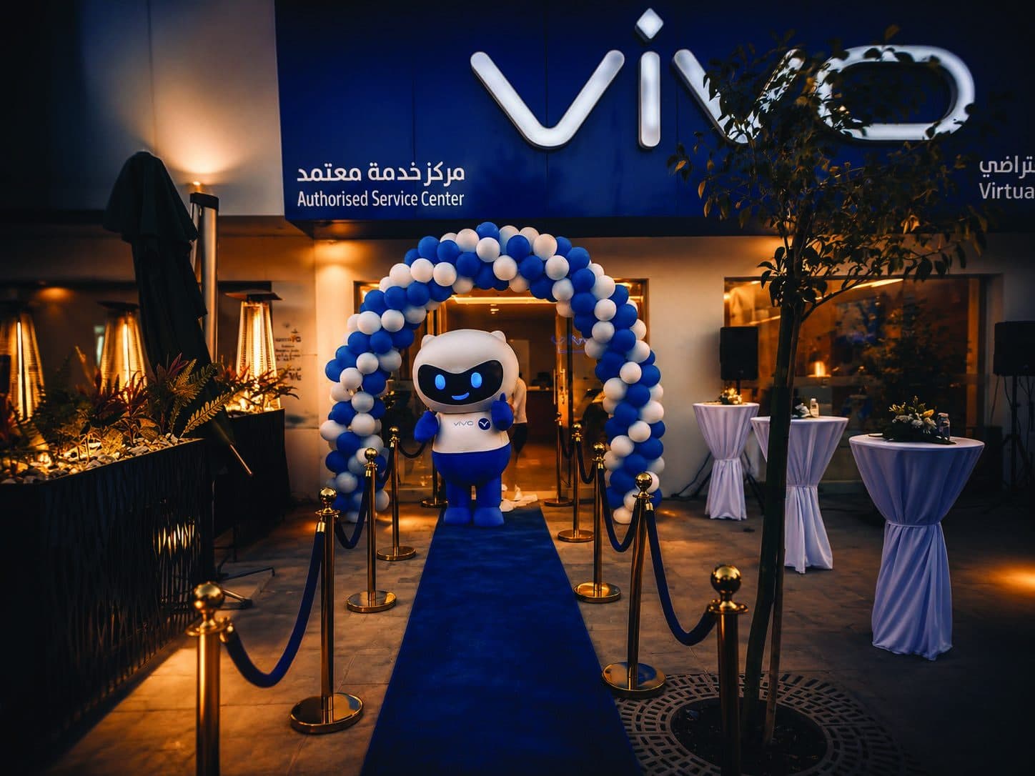 A vivo authorised service centre opening, with a balloon arch over a blue carpet entrance